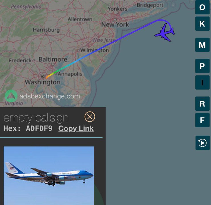 Самолет Трампа вернули в США