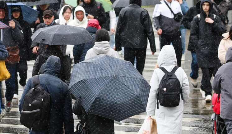 Москвичей предупредили о предстоящих экстремальных ливнях «с подмешиванием мокрого снега»