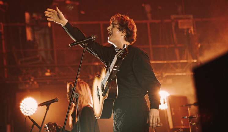 Хиты и очередь на квартал: «Бонд С Кнопкой» дали большой концерт в Москве