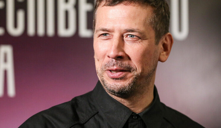 Мерзликин возвращается в 90-е, Исакова и Кологривый крутят театральную аферу