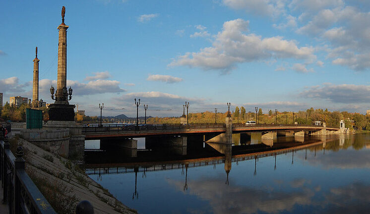 Первый федеральный театр выступил в Донецке: Конфетки вам. Извините, что мало