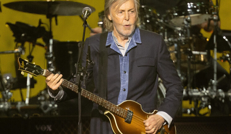 Пол Маккартни шипел, пыхтел и стучал каблуками, протестуя против ИИ