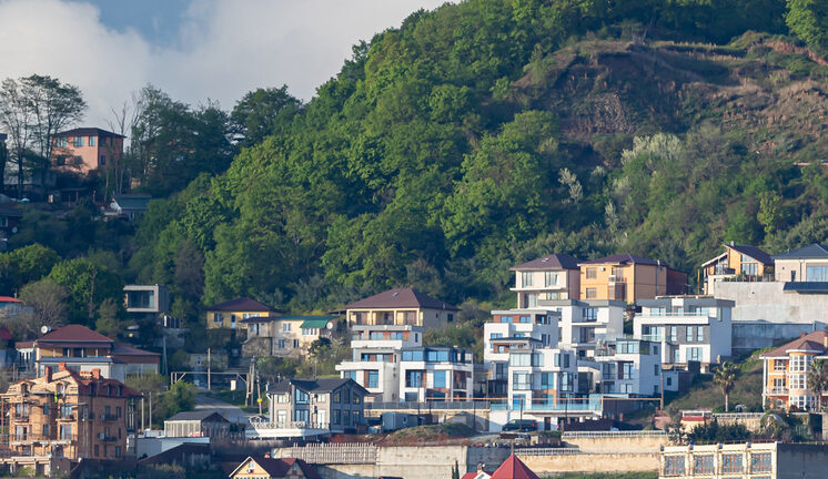 Прошла жара: В Сочи впервые упали объемы предложения курортной недвижимости