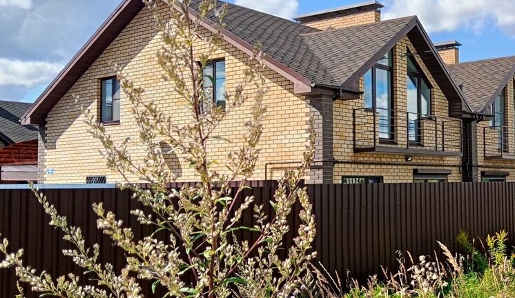 С оглядкой на инфляцию: интерес к земельным участкам за границами МКАД чуть упал, но цены выросли