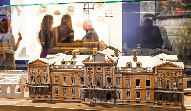 Сокровища Царского Села привезли в Исторический музей