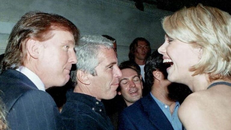 Демократы обнародовали новые фото из архива Эпштейна, на которых есть Трамп»>