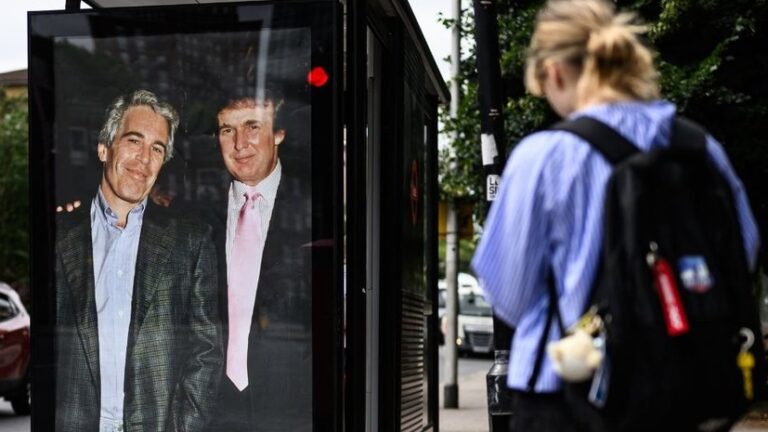 Новые файлы Эпштейна: из опубликованных документов куда-то исчезла фотография Трампа — что это за фотография»>