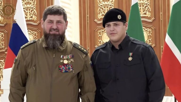 Месяц будут прятать от публики: в каком состоянии находится Кадыров-младший после ДТП, — СМИ»>