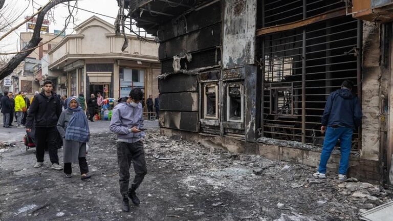 Протесты в Иране: реальное количество жертв составляет не менее 12 тысяч человек, — CBS News»>