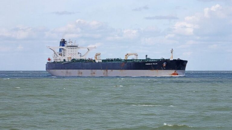 Украинские моряки с задержанного США танкера Marinera все еще находятся в море, — СМИ»>