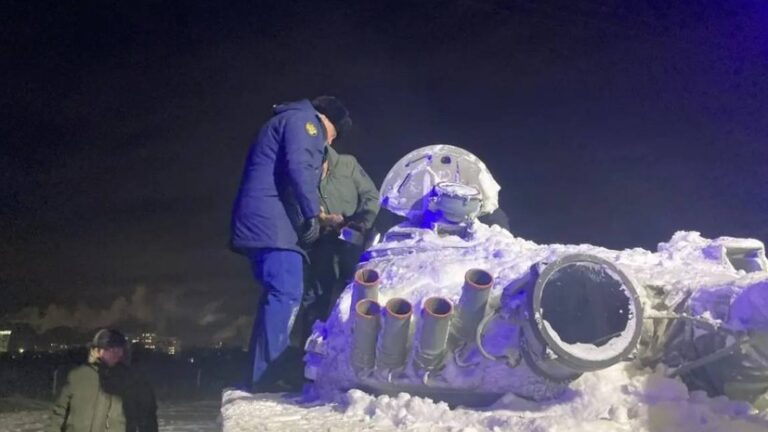 В Якутске подростка раздавило трофейным украинским танком (фото)»>