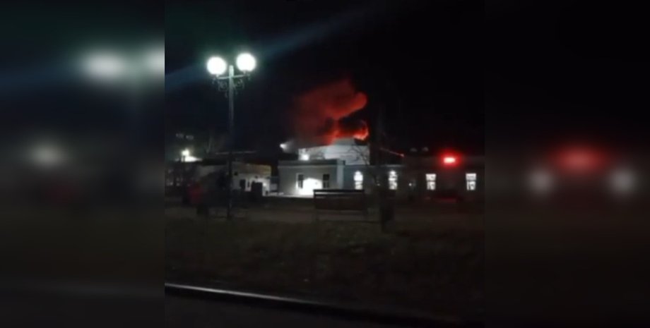 6500 км от Украины: в РФ горит единственный завод, где производят истребители Су-35 и Су-57 (видео)»>