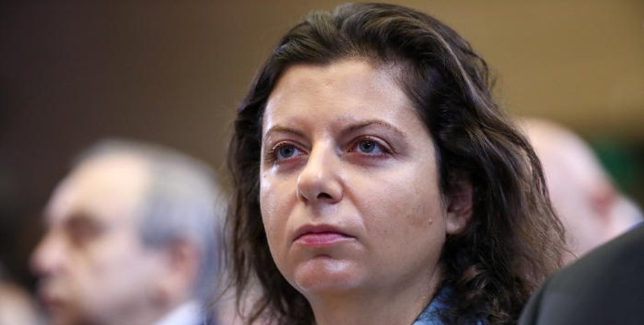 По-прежнему «ложится в постель со своим мужем»: Симоньян спит рядом с прахом Кеосаяна»>