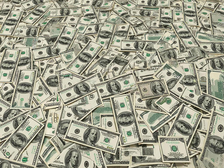 Триллионы, которых нет: пока одни экономят на еде, другие прячут деньги, которые никогда не потратят