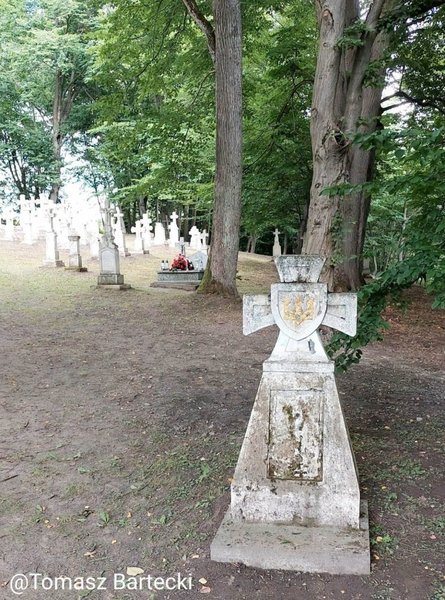Фотографии, опубликованные Томашем Бартецким на следующий день после визита президента Польши Кароля Навроцкого по случаю Национального дня памяти 11 июля.