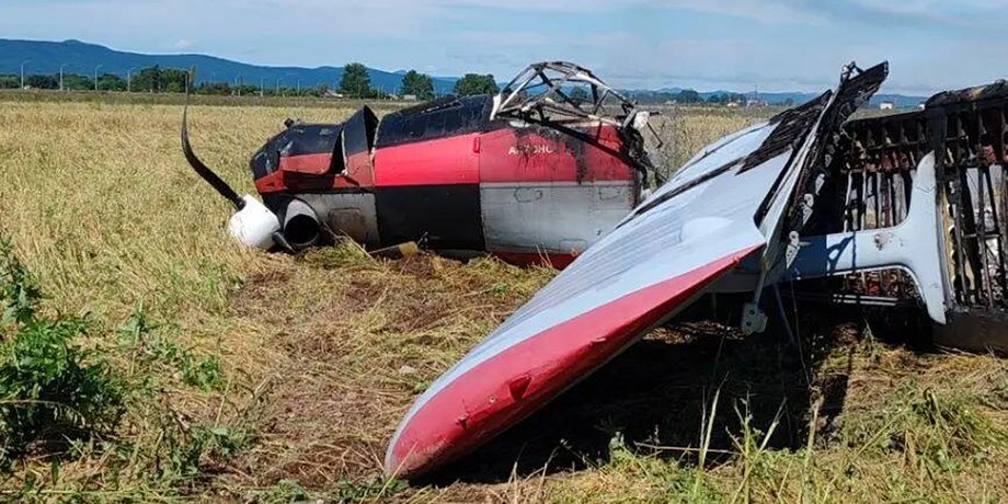На Сахалине самолет Ан-3 совершил жесткую посадку: на борту были семеро людей (фото)»>