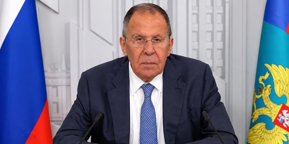 Лаврову померещился «бионапад» на РФ: пугает мир ДНК-оружием и боевыми летучими мышами (видео)»>