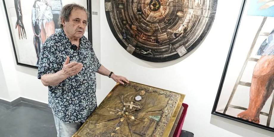 Из музея во Франции украли самую большую и дорогую книгу в мире с обложкой Дали»>